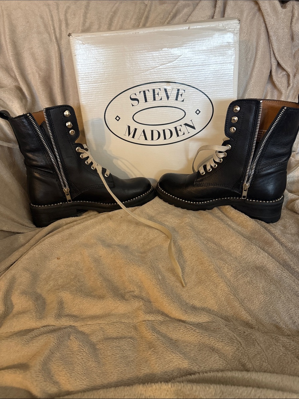 Steve Madden Jeane Black Leather Combat Boots with Cream Laces - Picture 3 of 10